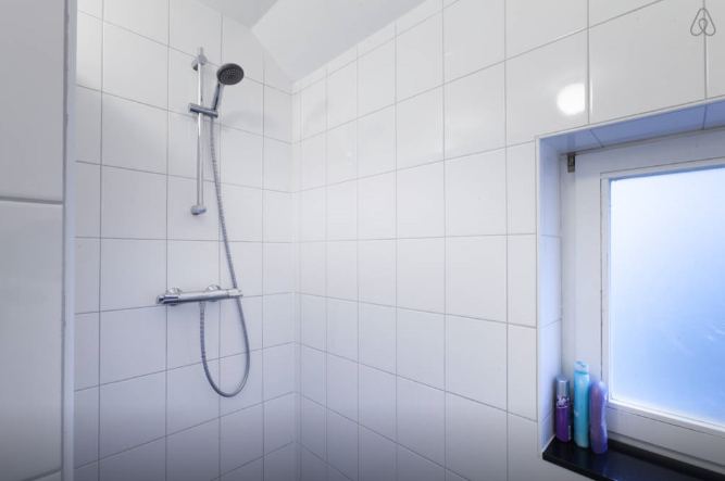 Badkamer met douche